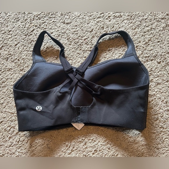 Lululemon Soft Padded Black Hook and Eye Sports Bra Adjustable Back Straps 32DD - Picture 2 of 6